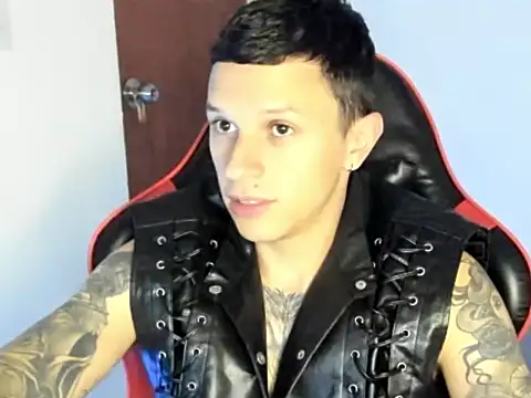 Snapshot of goodboy69l chatting on May 6, 2026, 11:53 pm goodboy69l online show from May 6, 2026, 11:53 pm