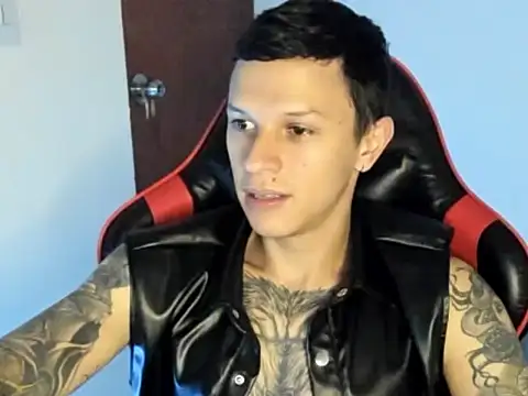 Snapshot of goodboy69l chatting on May 20, 2026, 12:40 am goodboy69l online show from May 20, 2026, 12:40 am