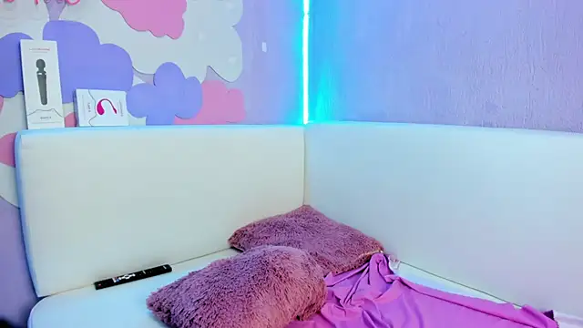 Sara LatinLady online show from December 19, 2024, 11:35 pm