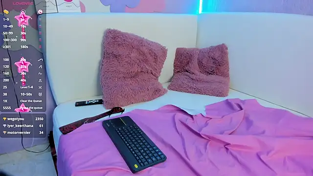 Sara LatinLady online show from December 16, 2024, 9:24 am