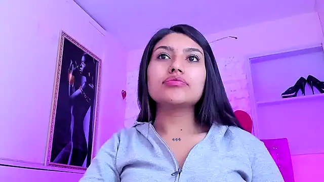 Snapshot of SarahStones chatting on October 2, 2025, 9:01 am SarahStones online show from October 2, 2025, 9:01 am