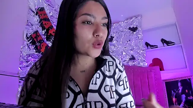 Snapshot of SarahStones chatting on November 2, 2025, 12:21 pm SarahStones online show from November 2, 2025, 12:21 pm