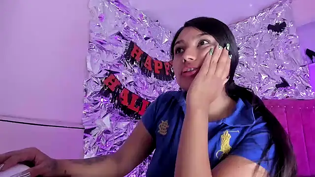 Snapshot of SarahStones chatting on October 24, 2025, 4:22 am SarahStones online show from October 24, 2025, 4:22 am