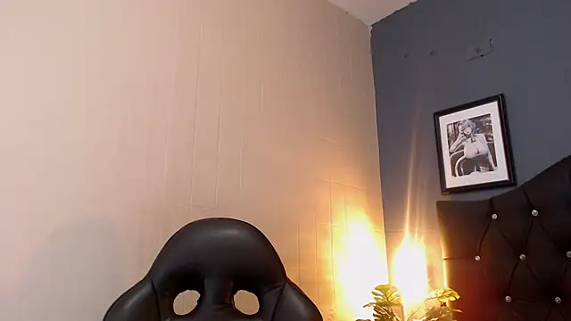 Sara-Smith- online show from October 4, 2025, 12:17 pm