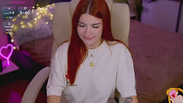 RedShinee online show from October 17, 2025, 6:28 am