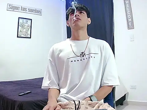 Snapshot of harrytomson_1 chatting on November 18, 2025, 9:45 am harrytomson 1 online show from November 18, 2025, 9:45 am