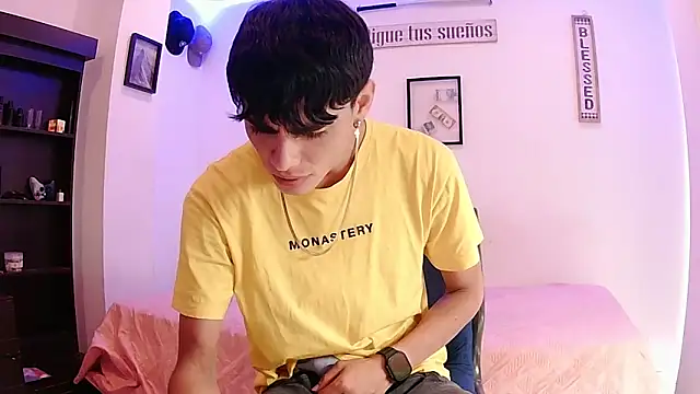 Snapshot of harrytomson_1 chatting on September 18, 2025, 6:11 pm harrytomson 1 online show from September 18, 2025, 6:11 pm