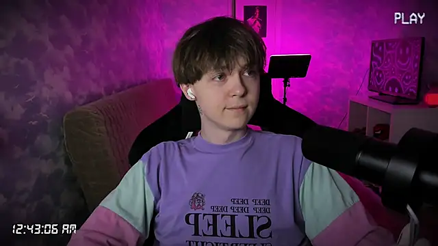 charonbaby1 online show from November 11, 2025, 9:42 pm