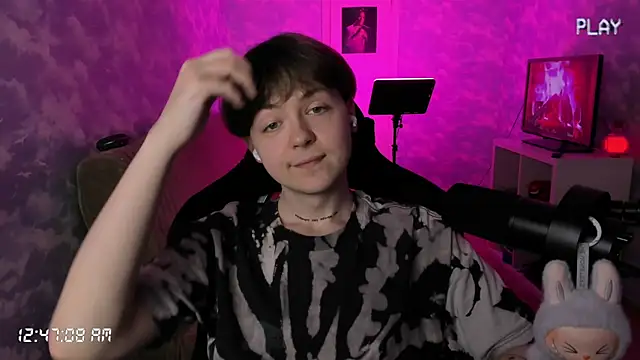 charonbaby1 online show from October 23, 2025, 9:46 pm