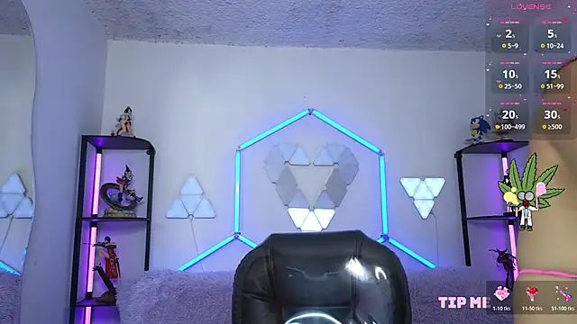 littlevixen18 online show from February 9, 2026, 2:26 pm