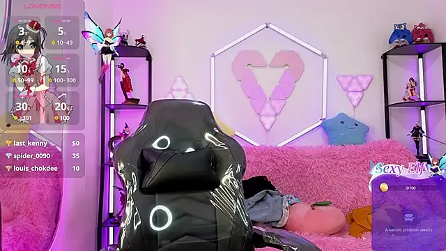 littlevixen18 online show from March 19, 2025, 5:17 pm