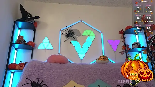 littlevixen18 online show from October 27, 2025, 2:18 pm