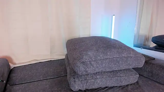 zoe roux21 online show from March 12, 2025, 2:30 am