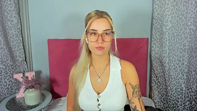 KristyHoney online show from February 14, 2026, 8:09 pm