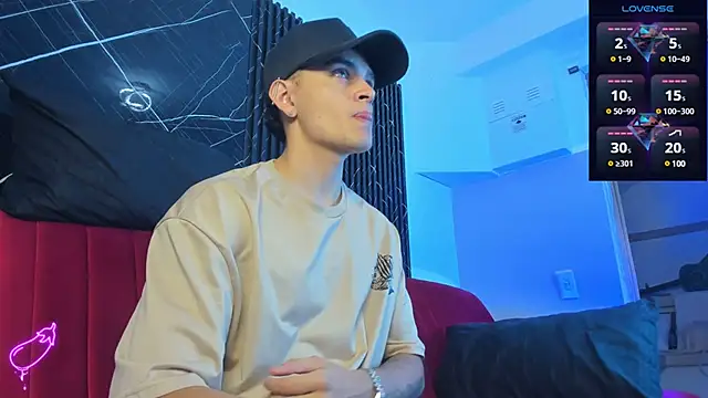 Snapshot of king_apolo chatting on January 5, 2025, 6:35 pm king apolo online show from January 5, 2025, 6:35 pm