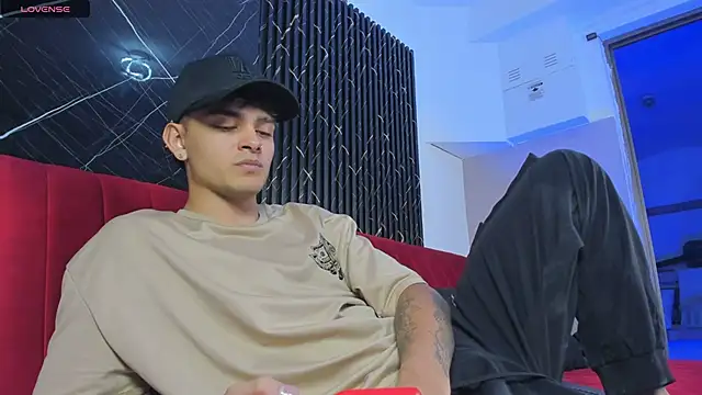 Snapshot of king_apolo chatting on January 7, 2025, 4:39 am king apolo online show from January 7, 2025, 4:39 am