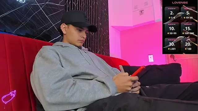 Snapshot of king_apolo chatting on January 27, 2025, 12:37 pm king apolo online show from January 27, 2025, 12:37 pm