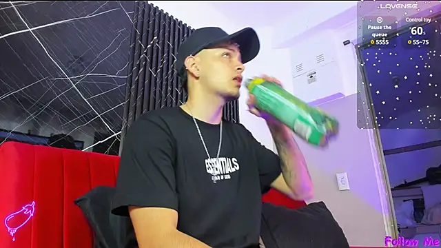 Snapshot of king_apolo chatting on December 15, 2024, 12:17 pm king apolo online show from December 15, 2024, 12:17 pm