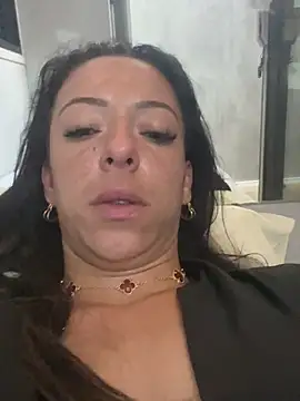leelecarolinna online show from May 3, 2026, 5:23 am