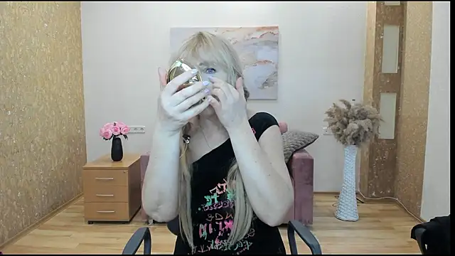 Anna Diax online show from March 6, 2026, 12:44 pm