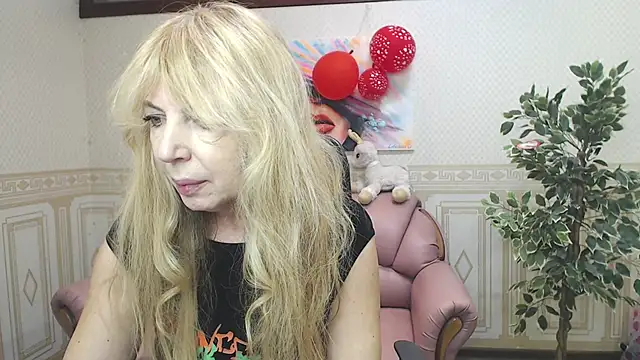 Snapshot of Anna_Diax chatting on February 19, 2025, 12:33 pm Anna Diax online show from February 19, 2025, 12:33 pm