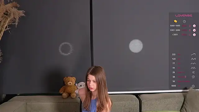 AnnaSiren online show from February 5, 2025, 3:34 am