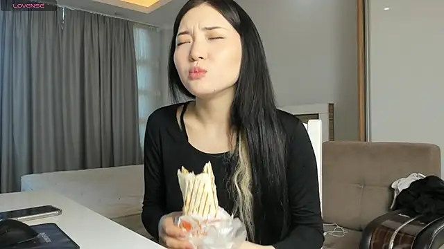 Snapshot of kirigaya_asuna chatting on December 17, 2024, 3:39 am kirigaya asuna online show from December 17, 2024, 3:39 am