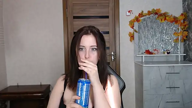 Kristy-Max online show from October 10, 2025, 5:52 am