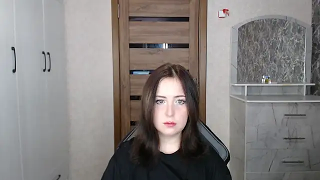 Kristy-Max online show from October 27, 2025, 8:54 pm