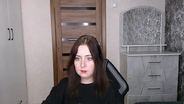 Kristy-Max online show from November 21, 2025, 7:35 pm