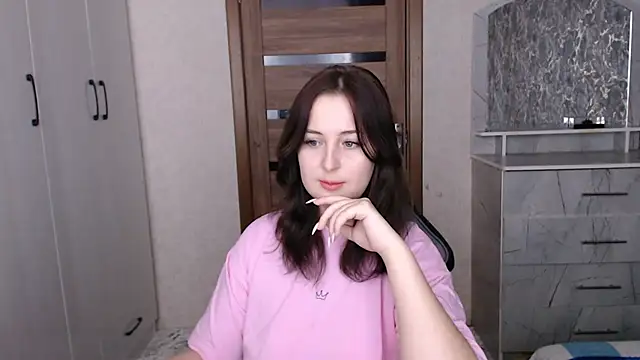 Kristy-Max online show from December 15, 2025, 11:31 pm