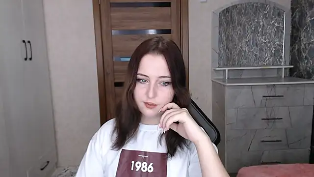 Kristy-Max online show from November 22, 2025, 8:08 pm