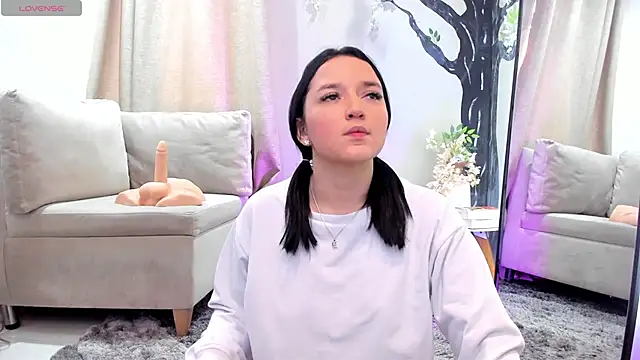  EmilyJireh  online show from March 15, 2026, 12:01 pm