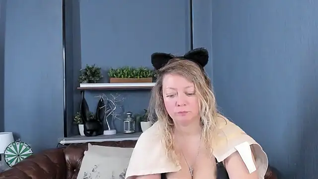 JesiaFoxi online show from October 7, 2025, 10:38 am