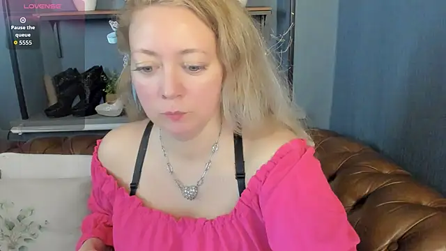 Snapshot of JesiaFoxi chatting on June 3, 2026, 9:32 am JesiaFoxi online show from June 3, 2026, 9:32 am