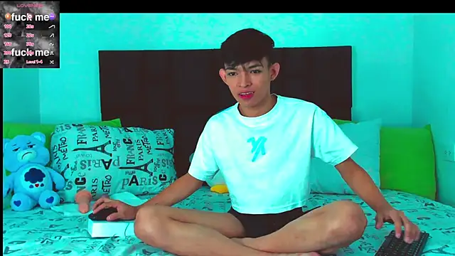 Tonny twink  online show from February 16, 2025, 4:21 pm