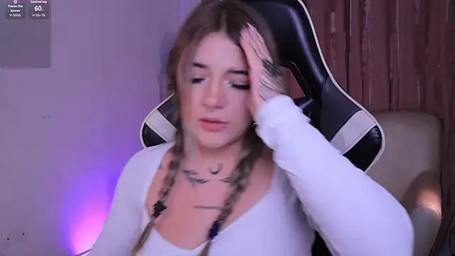 ashleyvalirya online show from November 28, 2025, 4:12 am