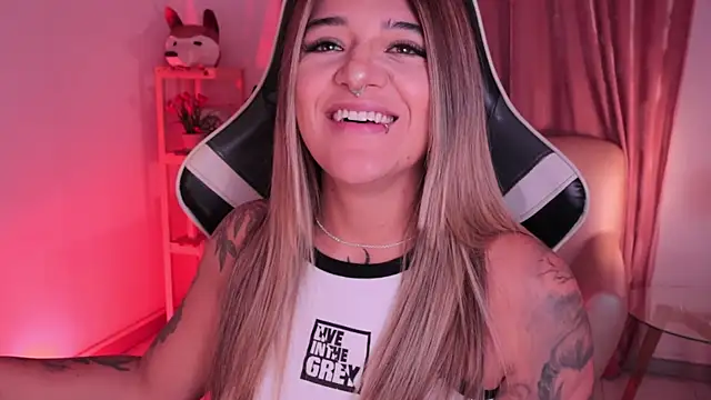 ashleyvalirya online show from January 12, 2026, 3:57 am