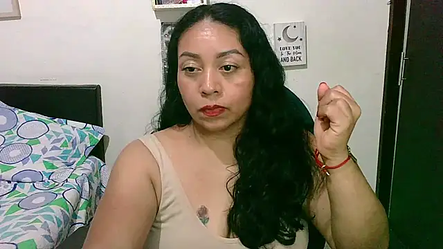 Snapshot of zaray_bella chatting on June 13, 2026, 1:58 am zaray bella online show from June 13, 2026, 1:58 am
