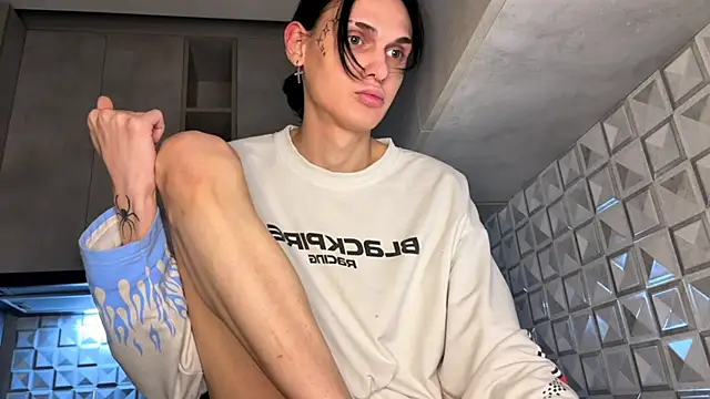 CHERLYBAY online show from February 10, 2026, 4:17 pm