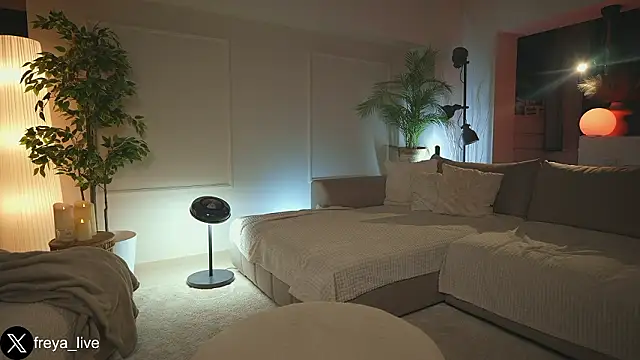 Snapshot of freyacherie chatting on February 6, 2026, 4:25 pm freyacherie online show from February 6, 2026, 4:25 pm