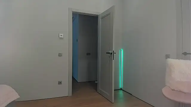  cometoseeme  online show from October 10, 2025, 2:18 pm