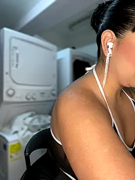 Alexa Miss online show from October 10, 2025, 7:25 pm