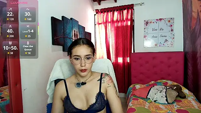 miley blue  online show from February 13, 2026, 7:14 pm