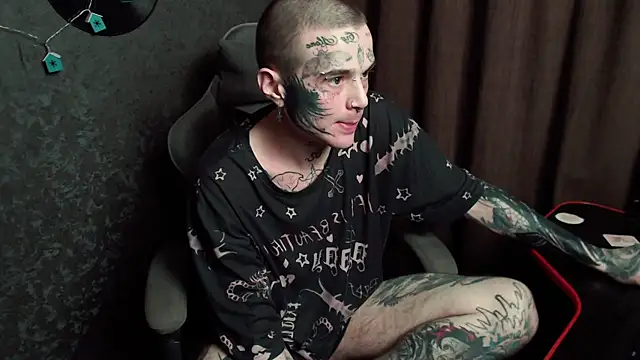 lonelycrystal online show from September 29, 2025, 6:46 pm