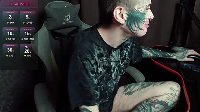 lonelycrystal online show from November 6, 2025, 8:35 pm