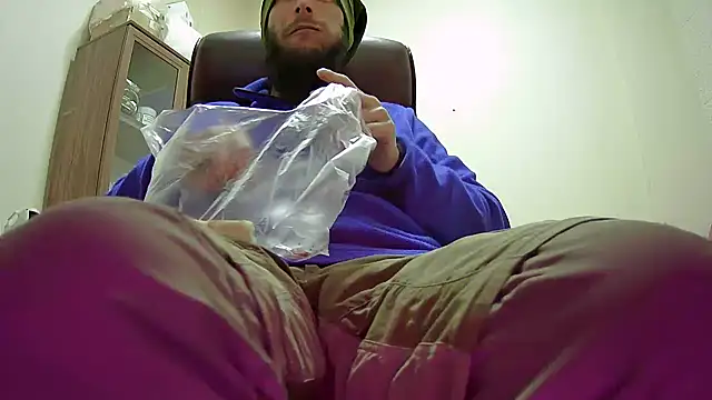 hardbigcock16 online show from February 19, 2025, 6:44 am