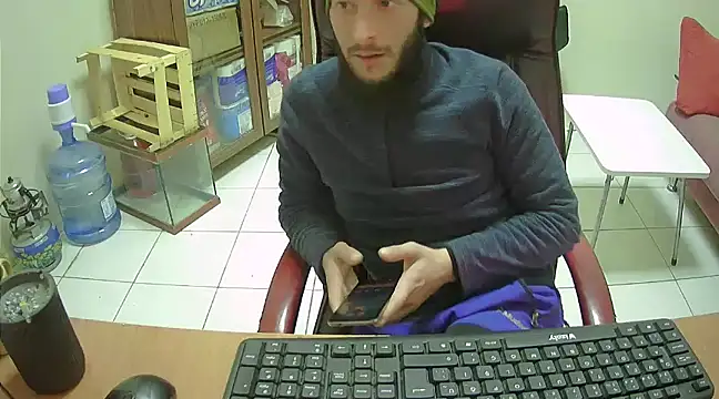 hardbigcock16 online show from February 6, 2025, 9:11 am