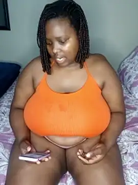 Snapshot of queenxdede chatting on May 12, 2026, 4:02 pm queenxdede online show from May 12, 2026, 4:02 pm