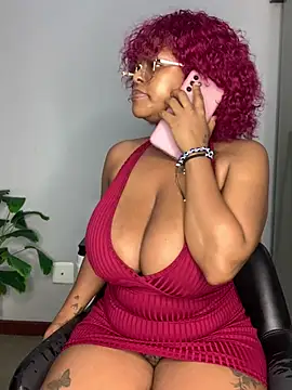 Snapshot of Boobylicious_BB chatting on February 3, 2026, 5:49 am Boobylicious BB online show from February 3, 2026, 5:49 am